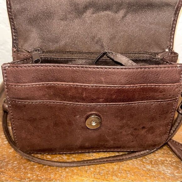 Pelle Studio Leather Crossbody Bag - Picture 7 of 7